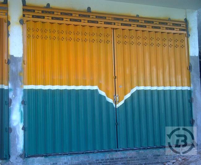 Pintu Harmonika Model Kupu Tarung Biasa